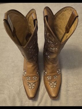 Women’s Floral Embroidered Tan Coybow Boots